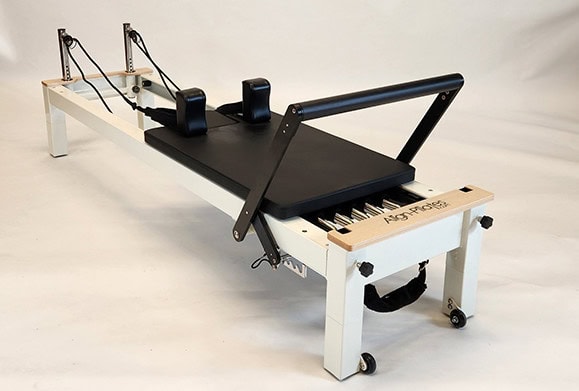 מתקן פדאלים לתיפוף, כלי נגינה דיגיטלי ומקצועי עבור מוזיקאים.